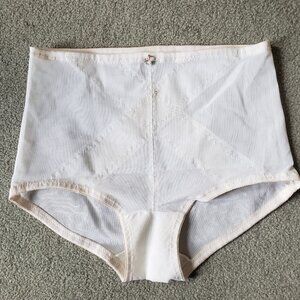 Vintage white rosebud high waisted bottoms